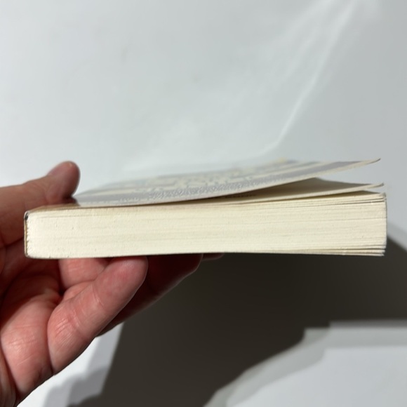 Paperback | Book | The Pocket Dictionary of Signing Book - Picture 4 of 8